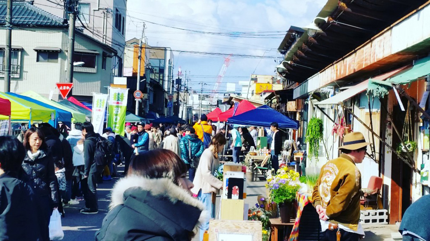 月に1度開催される朝市の様子(画像提供:沼垂テラス商店街)