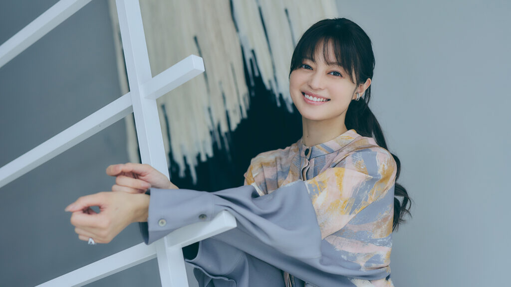 俳優と農業を両立しながら、持続可能な社会をめざしている小林涼子さん