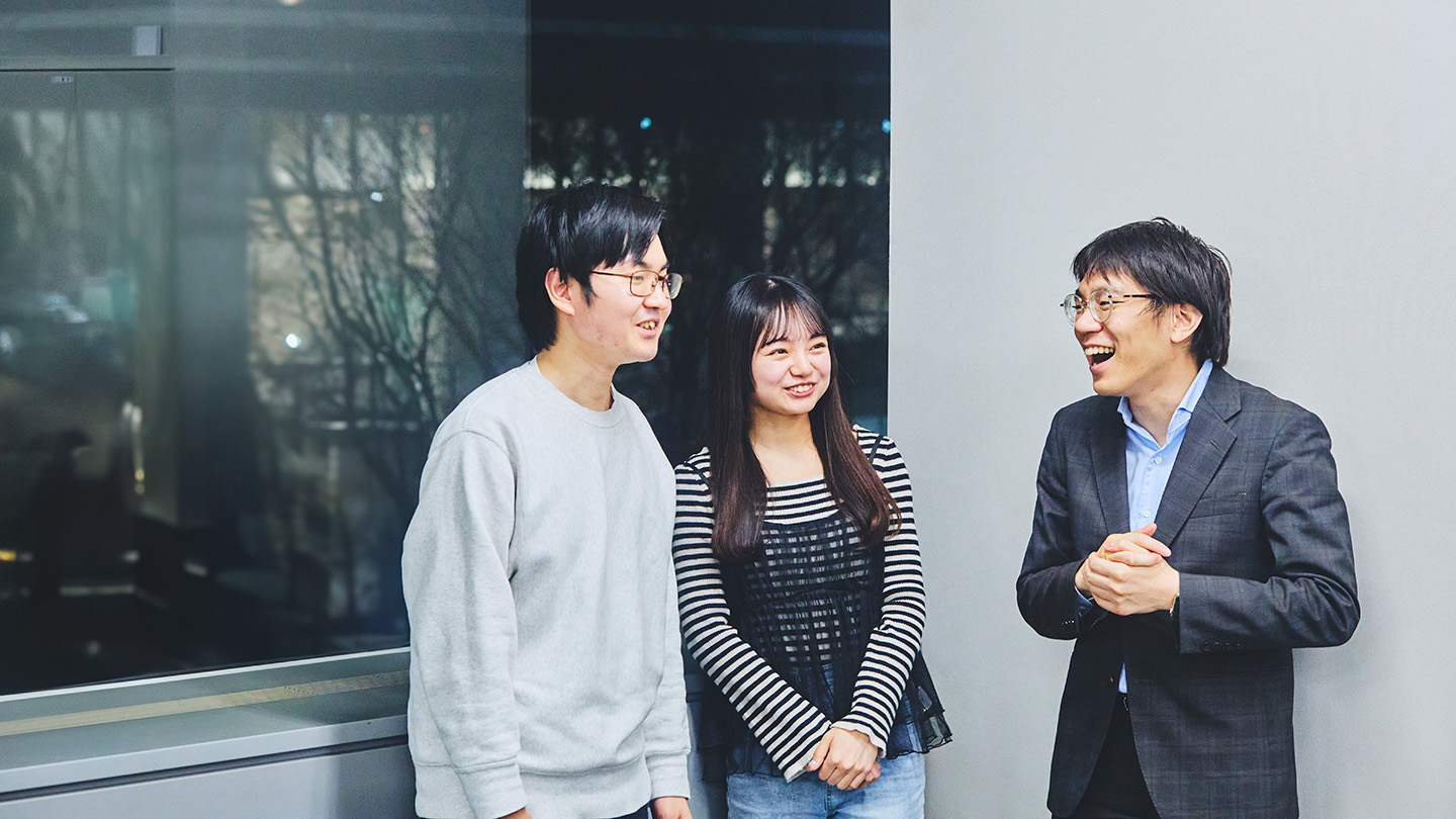 左から、神奈川大学の伊藤さん、横浜国立大学の藤原さん、慶應義塾大学大学院の市川さん