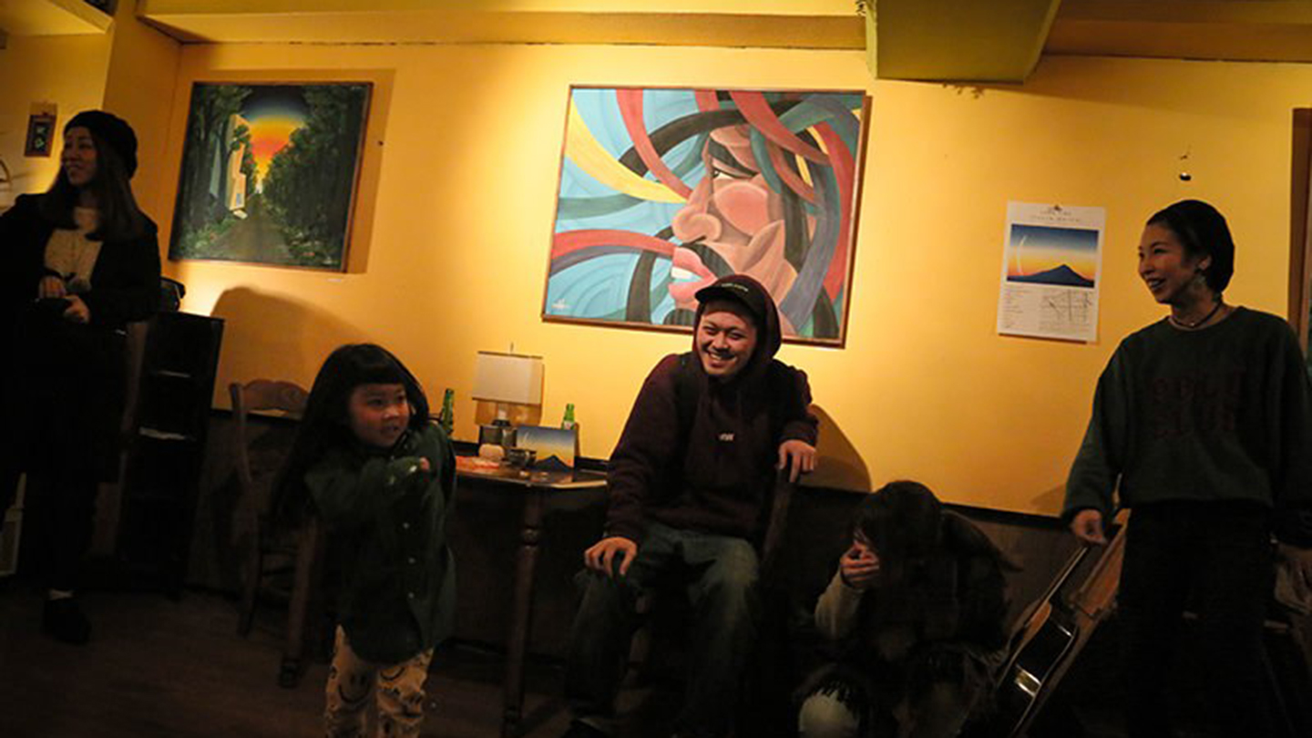 『ITAMI GREENJAM』が運営する「MOGURA CAFÉ」の店内