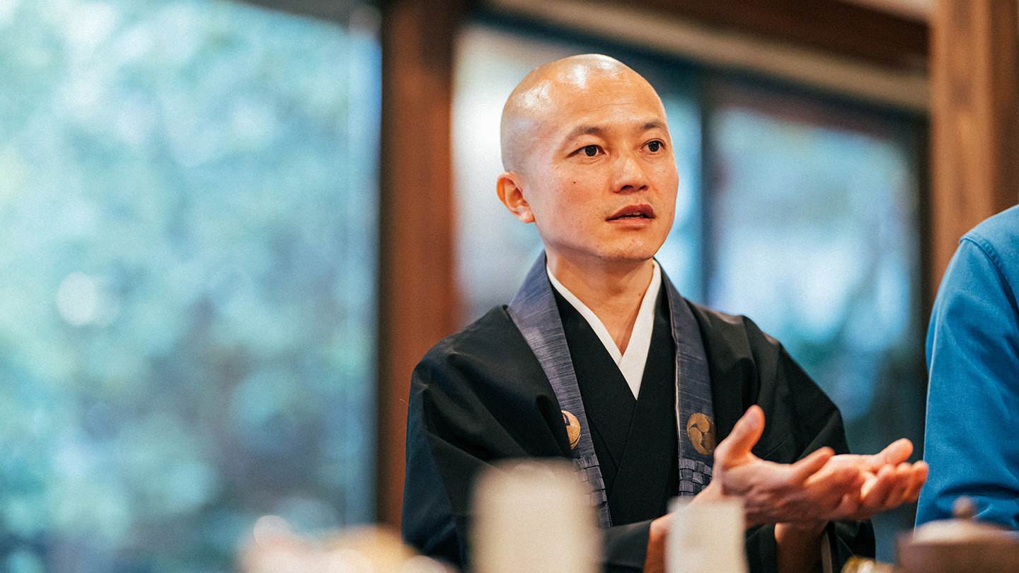 『花まつりWEEKEND』主催者で、玉蔵院住職を務める本多法仁さん