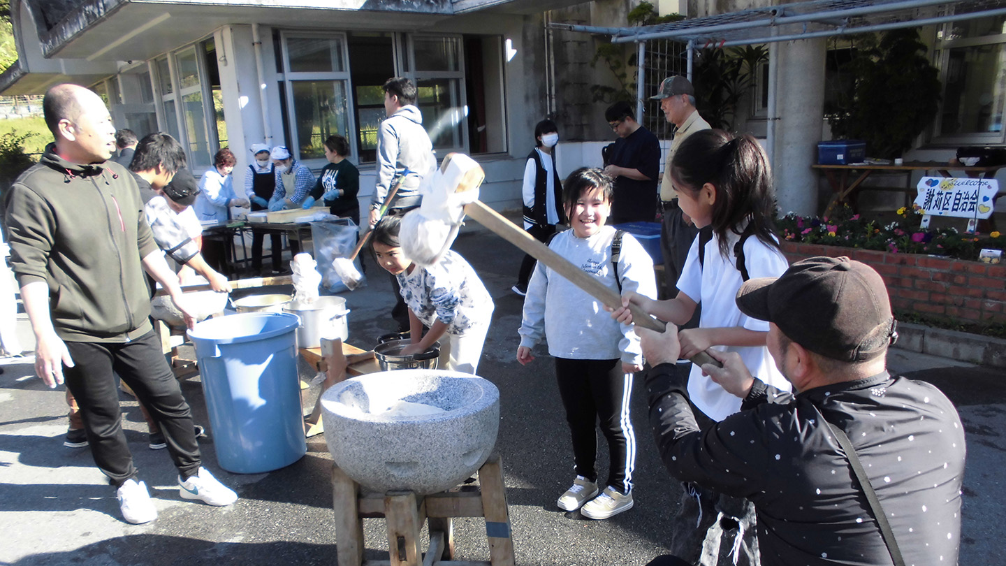 北谷町のこいのぼり祭りの様子