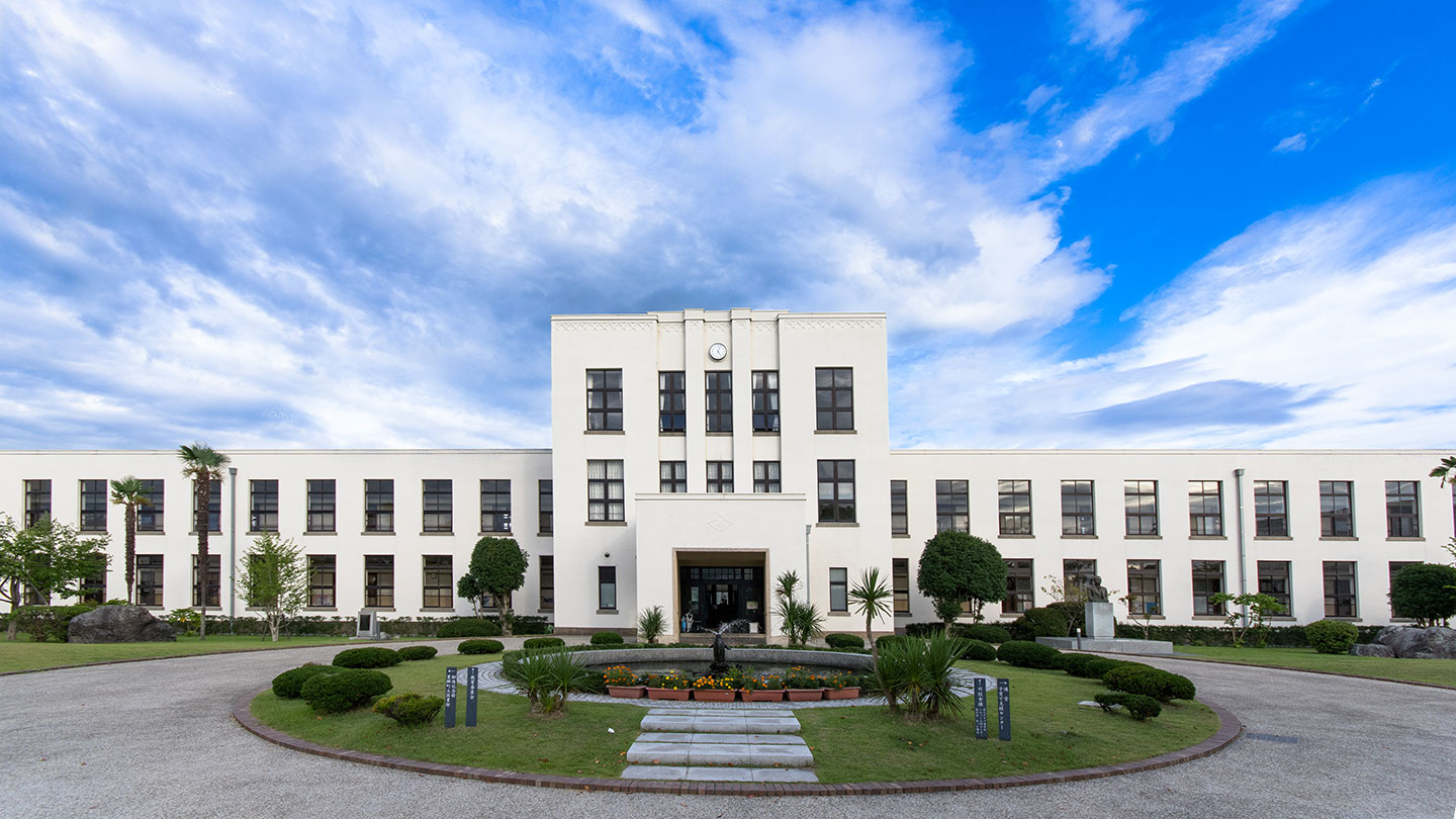豊郷小学校旧校舎の外観（画像出典：豊郷町観光協会）