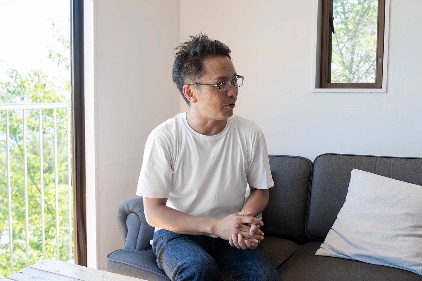 オリーヴ兄弟、兄の敏宏さんが話している様子