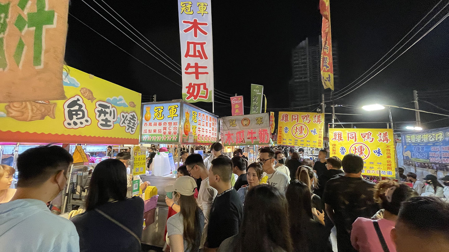 人で賑わう花園夜市