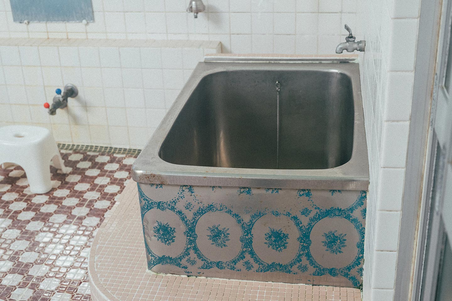 男湯のなかにあるステンレス製の水風呂