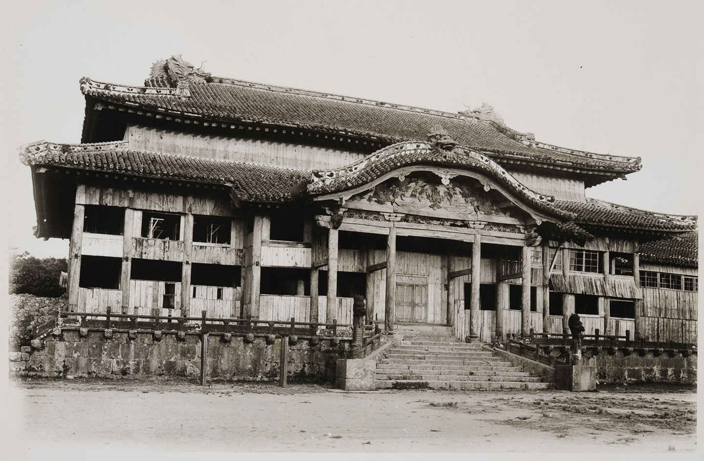 首里城を撮影した鎌倉芳太郎さんの記録写真