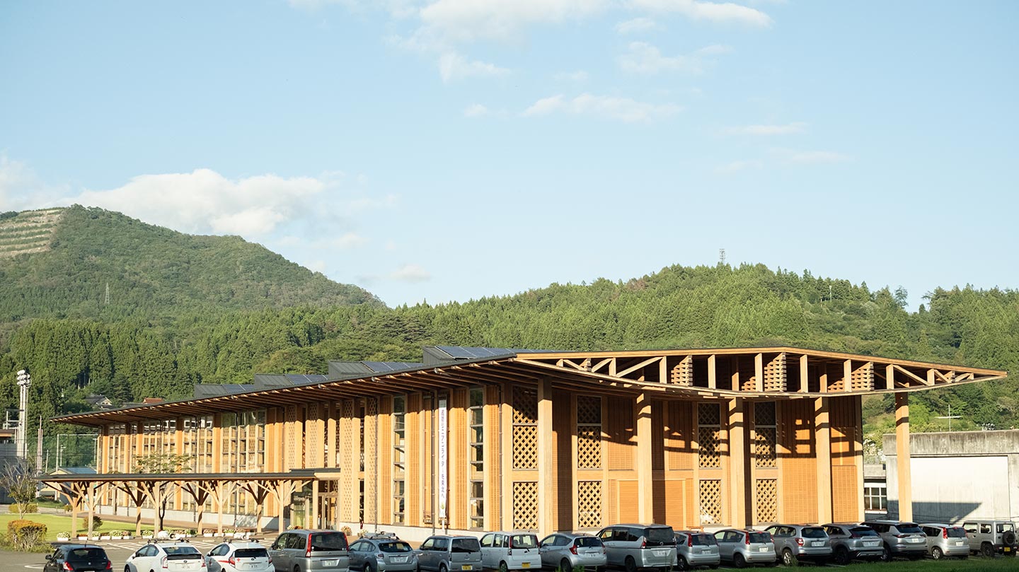 住田町役場の外観