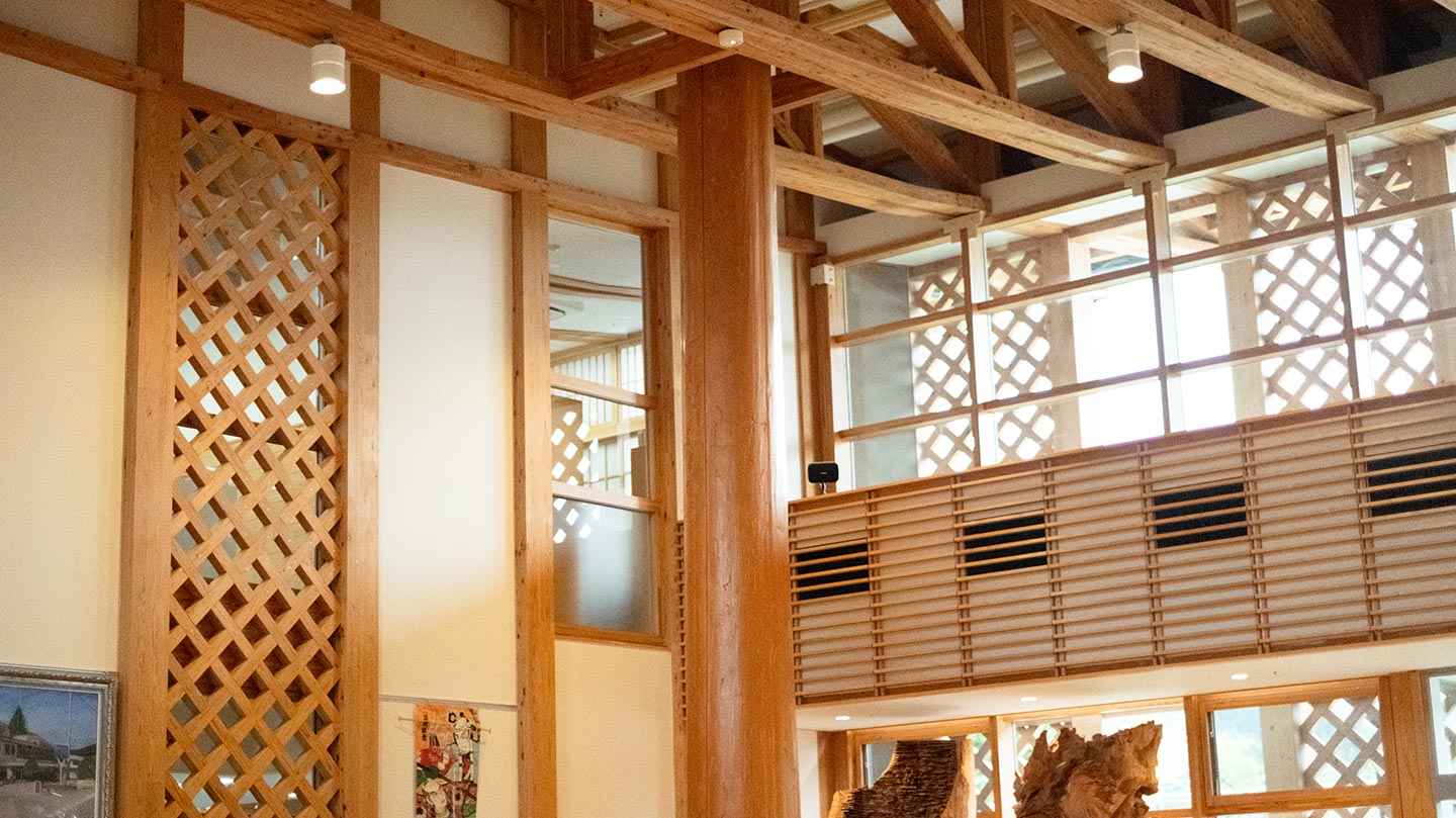 住田町役場のエントランスロビー