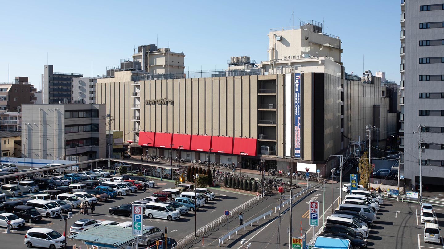 丸広百貨店の外観。