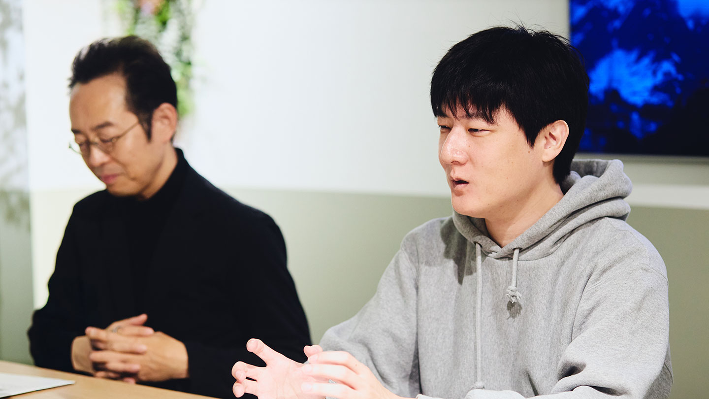 インタビューを受ける石森大貴さん。