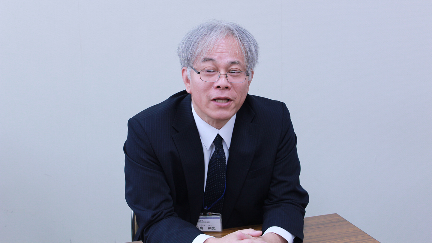 話している宮島さん