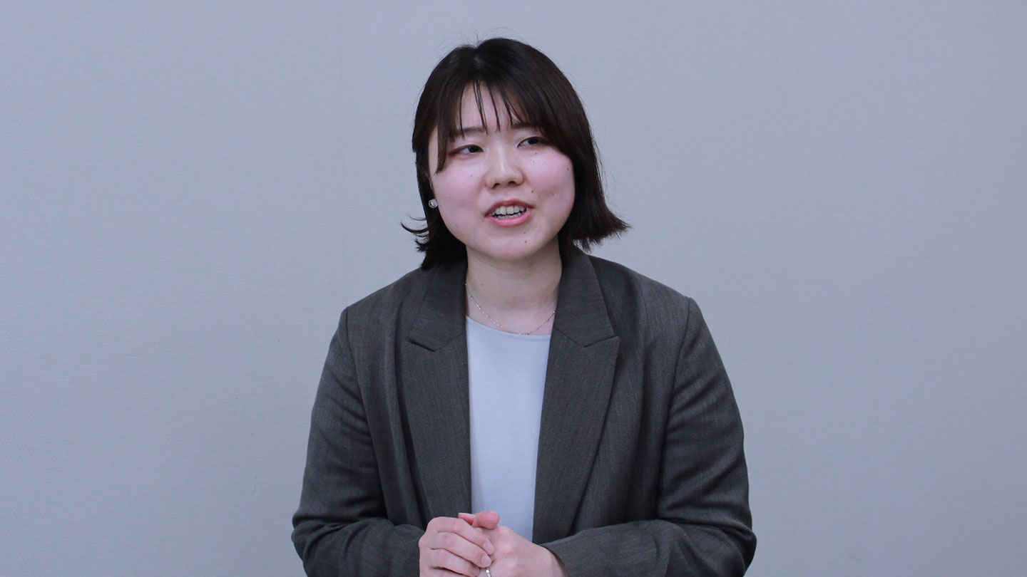話している石倉さん