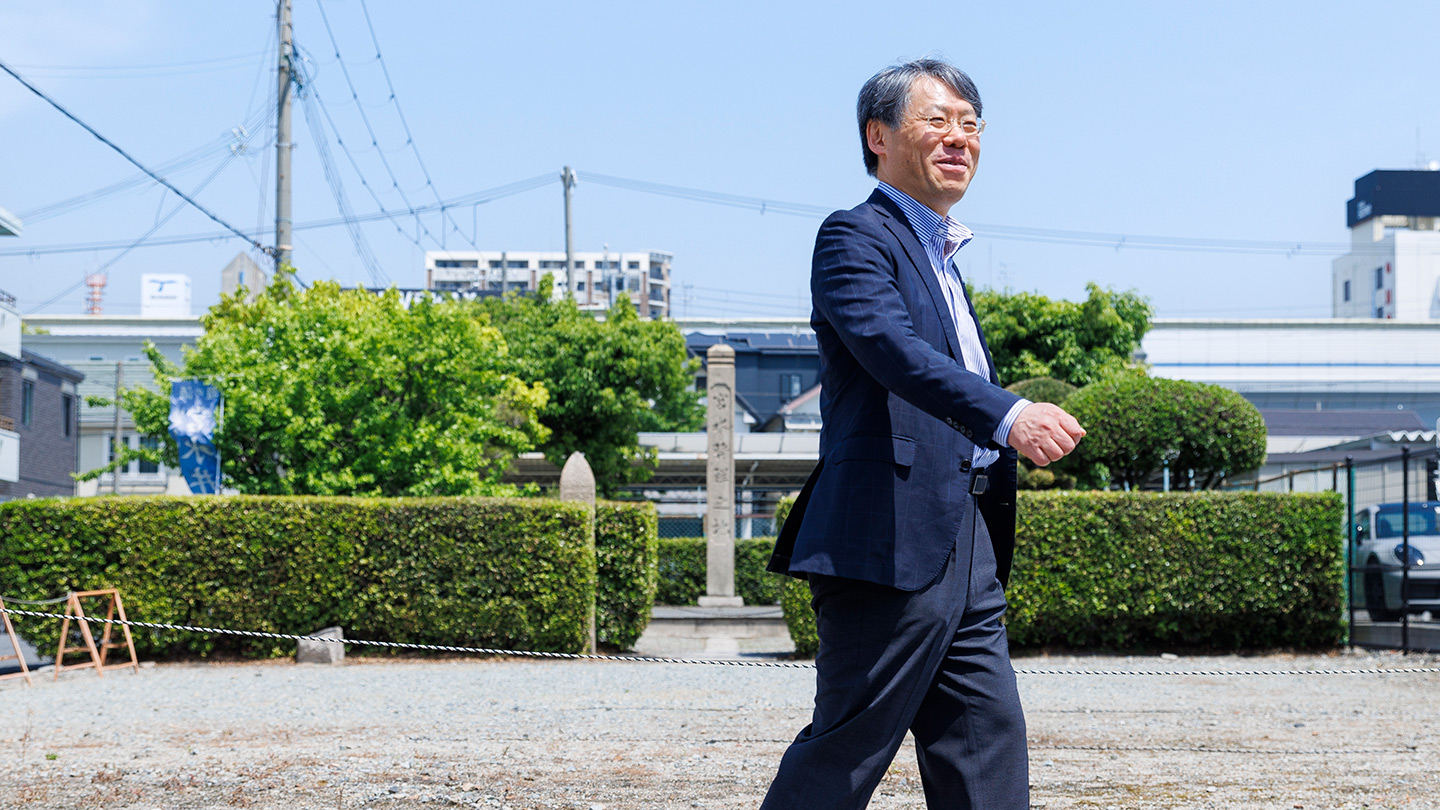 西宮の街を歩く島村さん