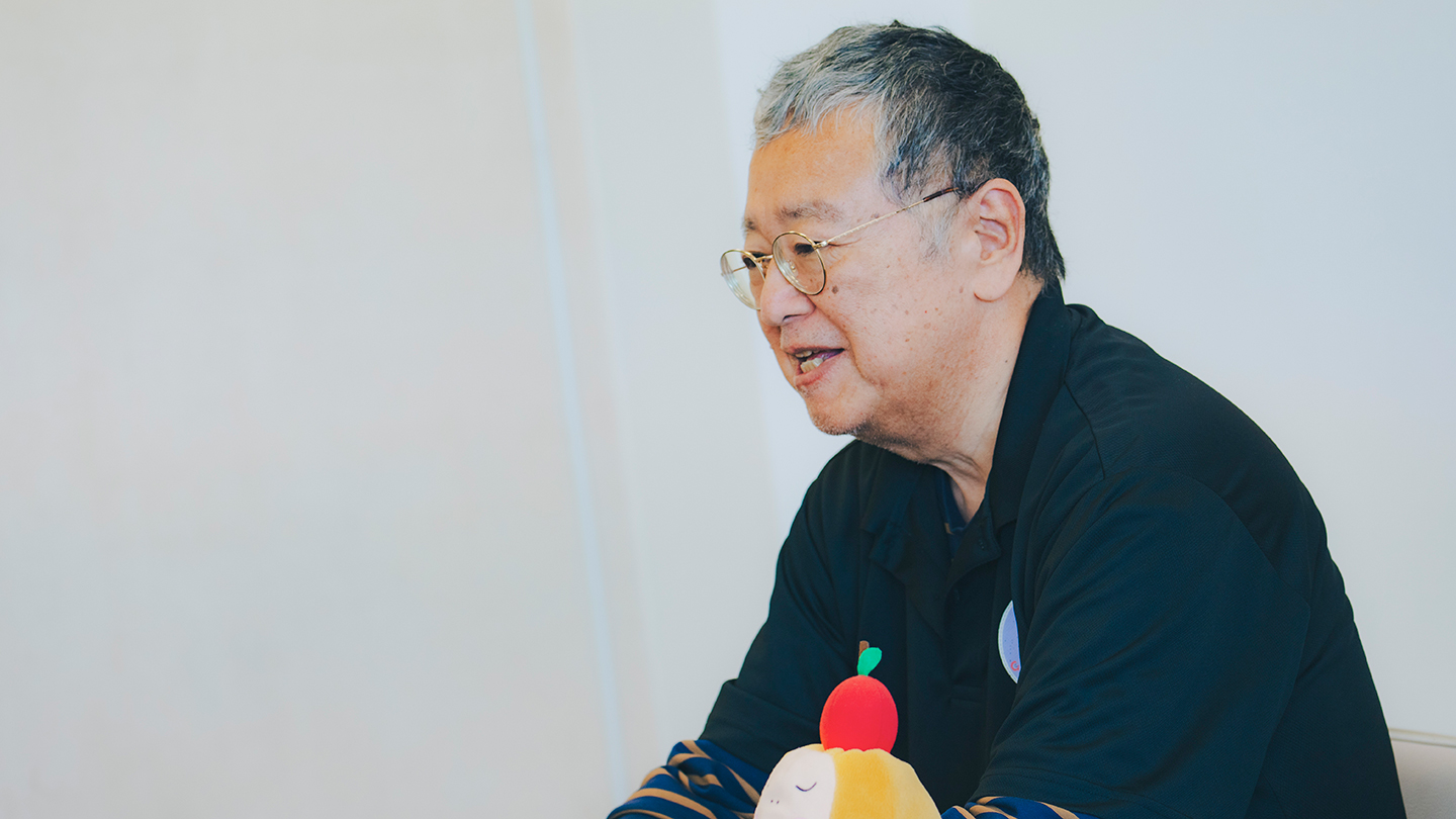 インタビューに答える原田さん