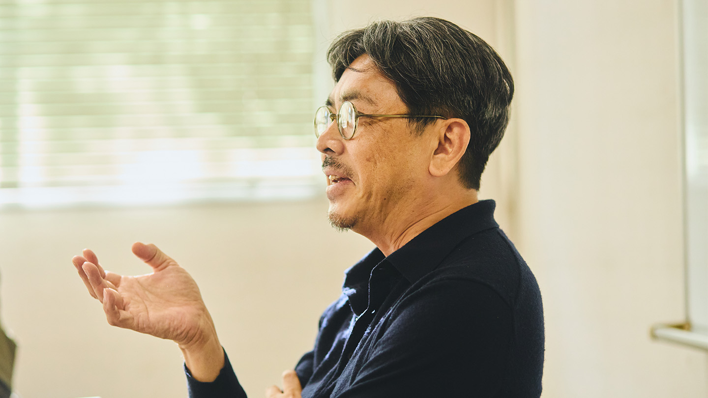 お話する江藤さん